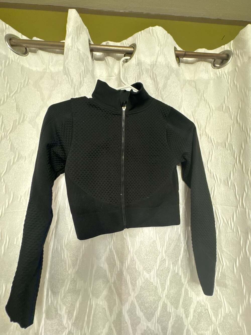 Bella Movement Seamless Ribbed Textured Long Sleeve Full-Zip Crop Jacket